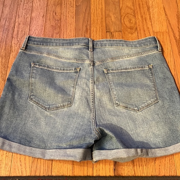 Old navy jean shorts - Picture 4 of 4